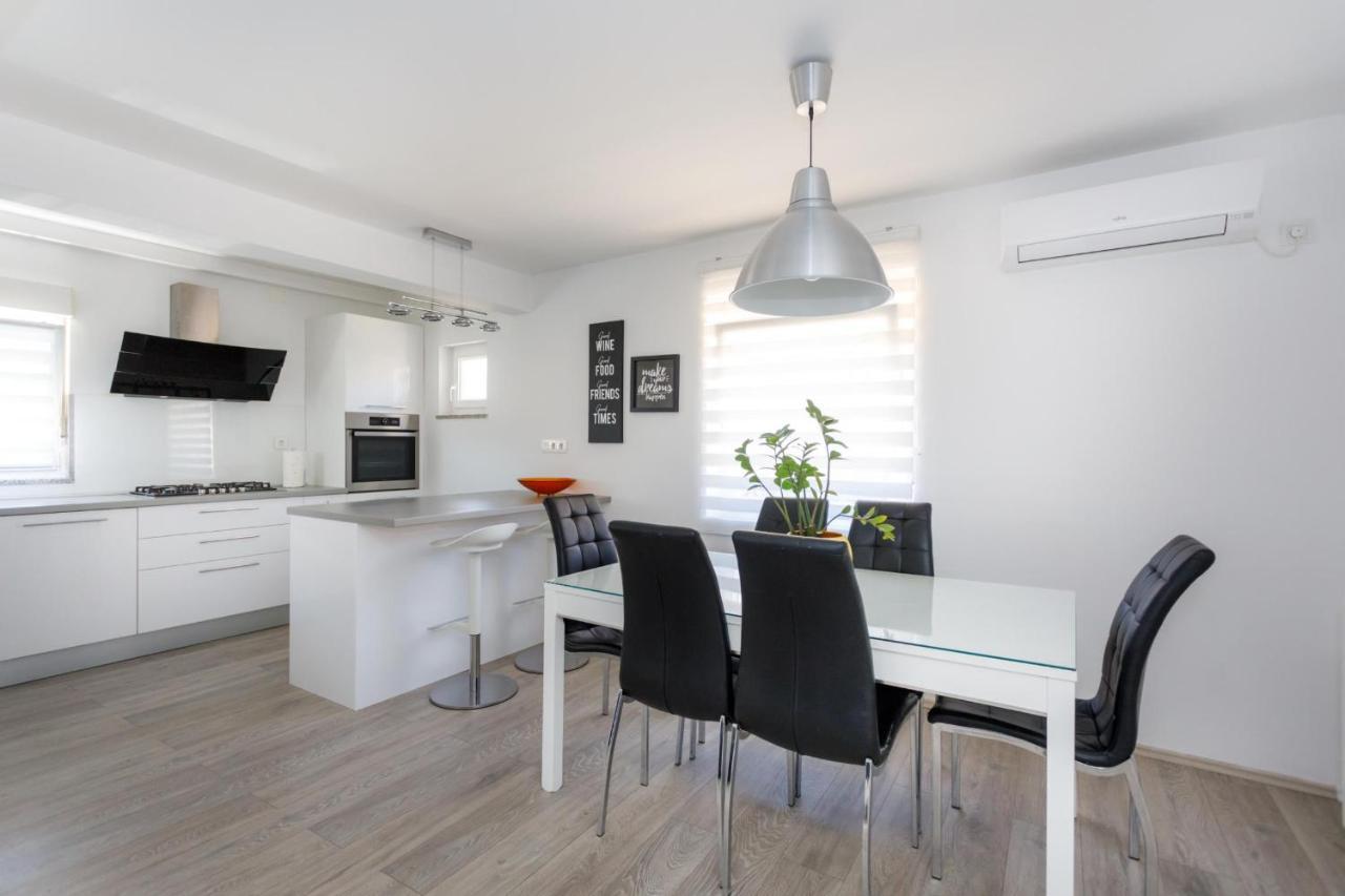 Apartman Laura Krk Town Zewnętrze zdjęcie